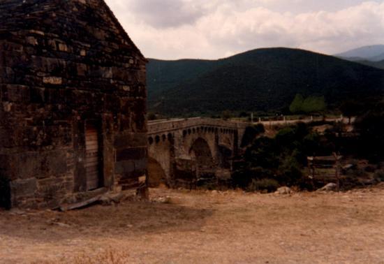 Le pont vu de la chapelle San Ghjuvanni.