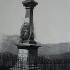 Monument aux morts ( place du choeur), dans les années 40.